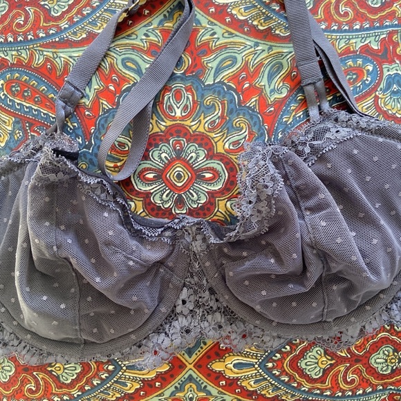 Size 36D Victoria secret unlined Demi bra. Blue lace - Picture 3 of 3